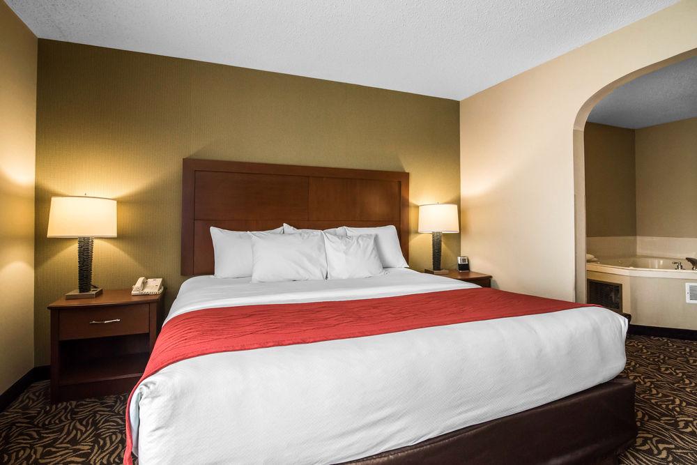 Clarion Inn & Suites - University Area Cortland Luaran gambar