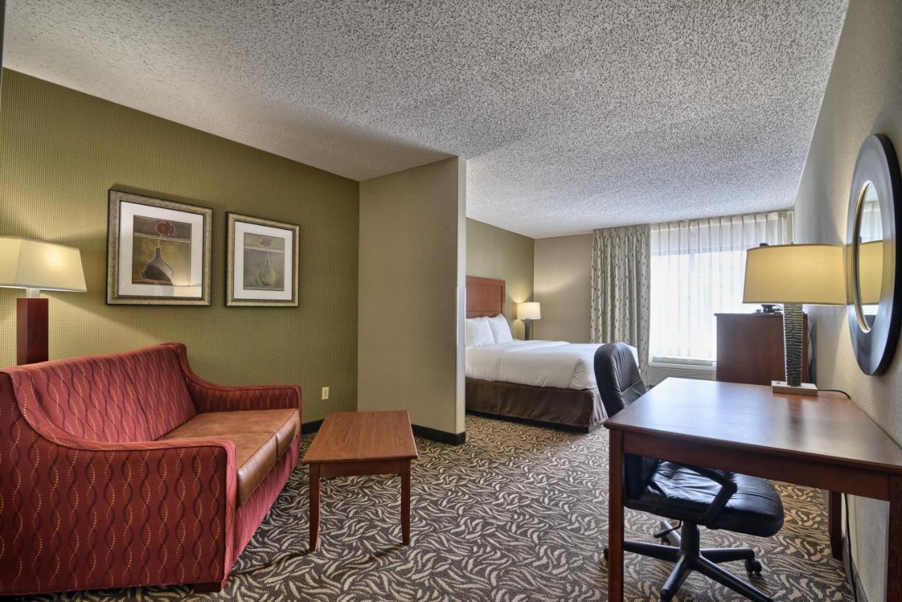 Clarion Inn & Suites - University Area Cortland Luaran gambar