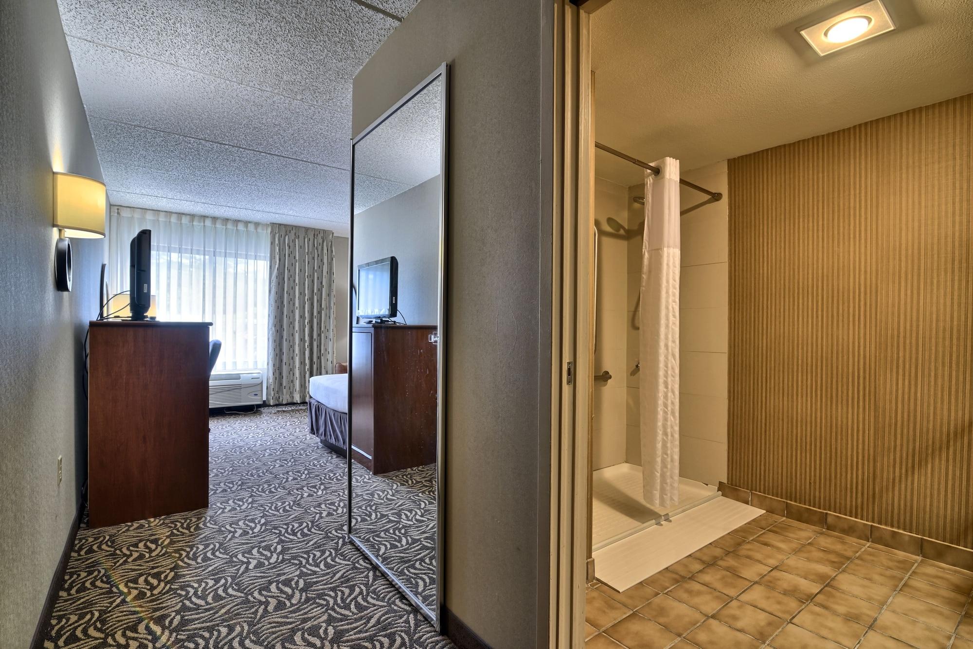 Clarion Inn & Suites - University Area Cortland Luaran gambar