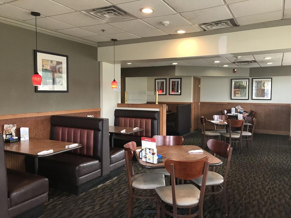 Clarion Inn & Suites - University Area Cortland Luaran gambar