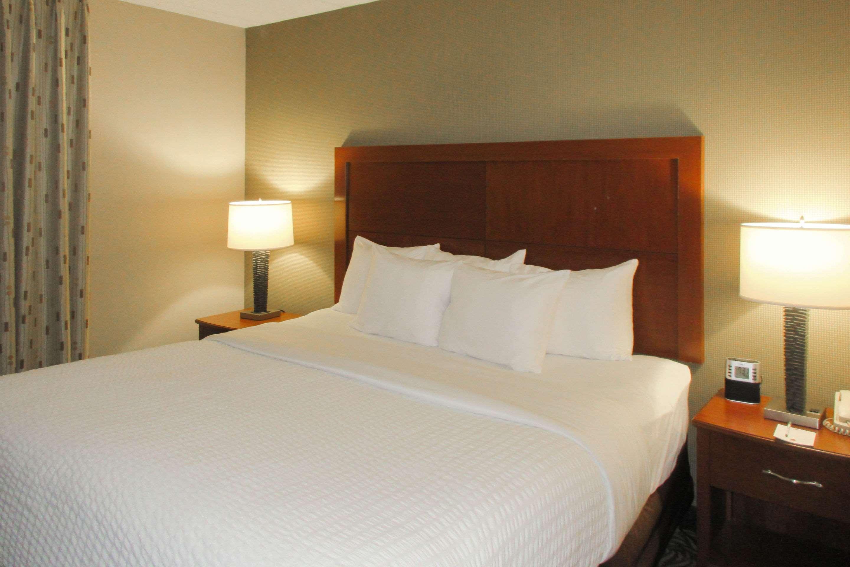 Clarion Inn & Suites - University Area Cortland Luaran gambar