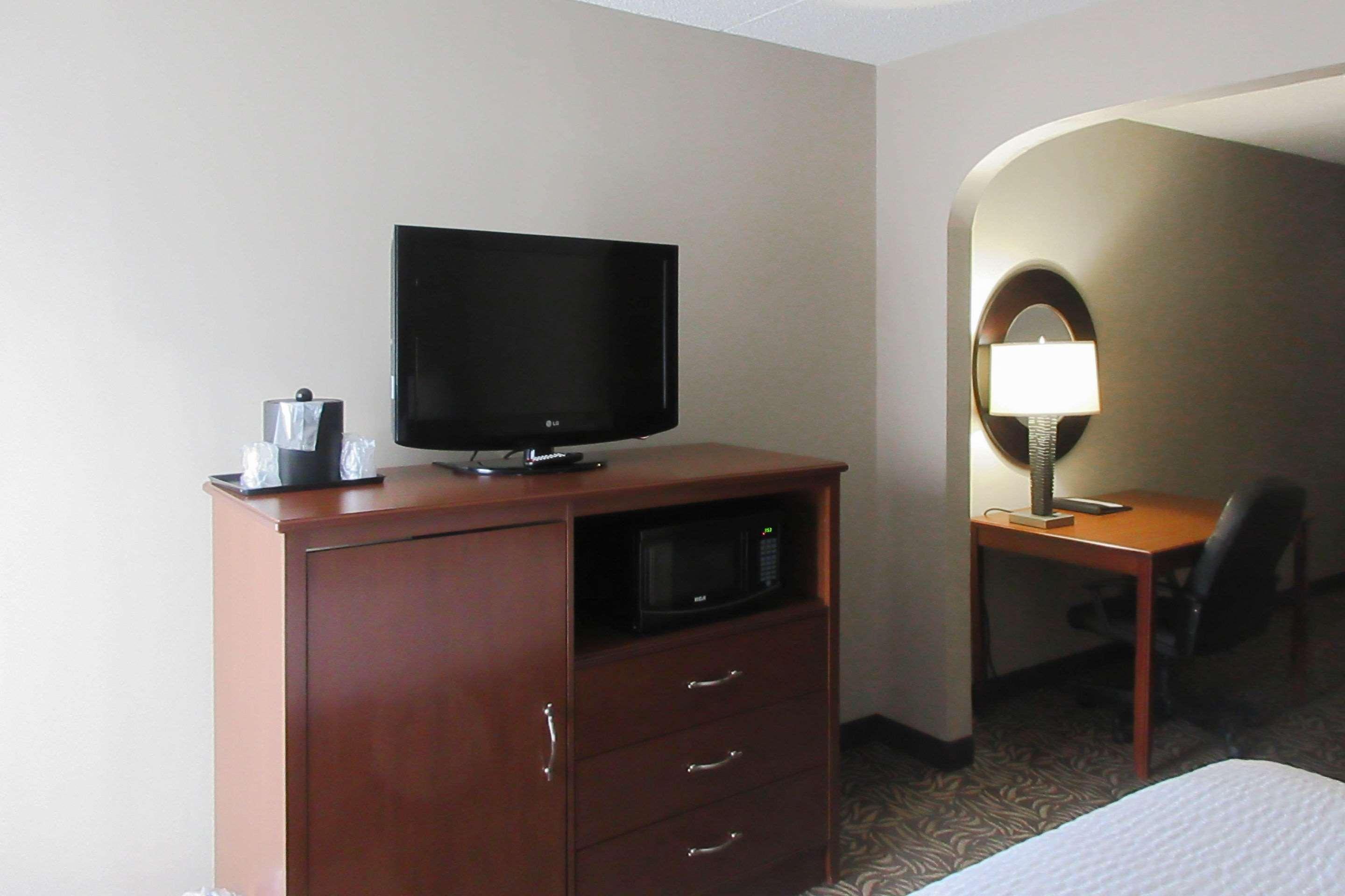 Clarion Inn & Suites - University Area Cortland Luaran gambar