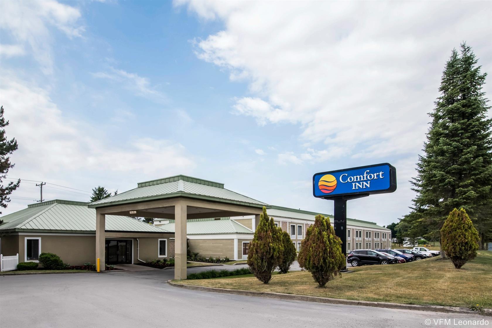 Clarion Inn & Suites - University Area Cortland Luaran gambar