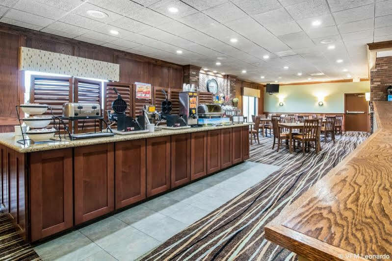 Clarion Inn & Suites - University Area Cortland Luaran gambar