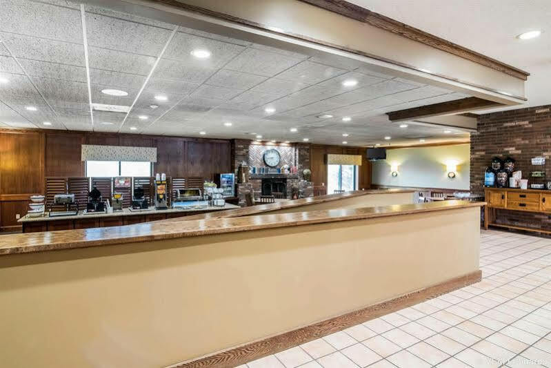 Clarion Inn & Suites - University Area Cortland Luaran gambar