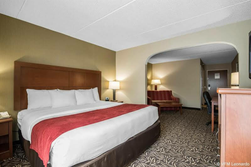 Clarion Inn & Suites - University Area Cortland Luaran gambar